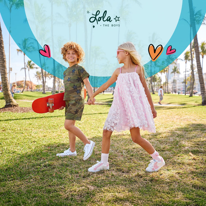  stylish and comfortable travel outfits for kids on vacation