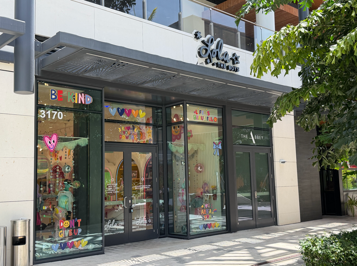 Lola + The Boys Aventura storefront