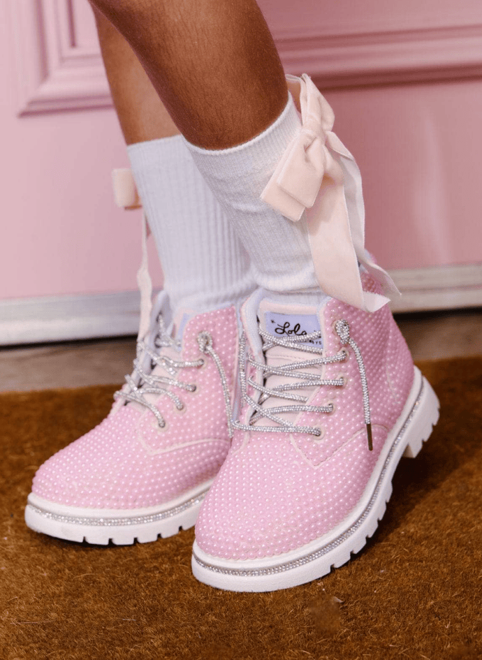 How to Wear a Sweater Dress with Ankle Boots? How to Wear a Sweater Dress with Ankle Boots?